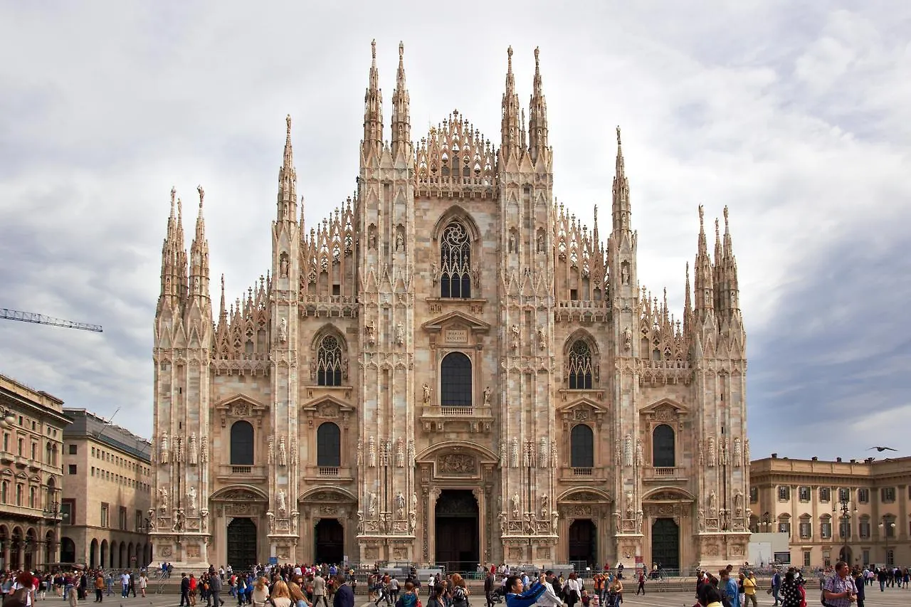 Nice Apartment In Milano, Close To Undergrond M3 contacts