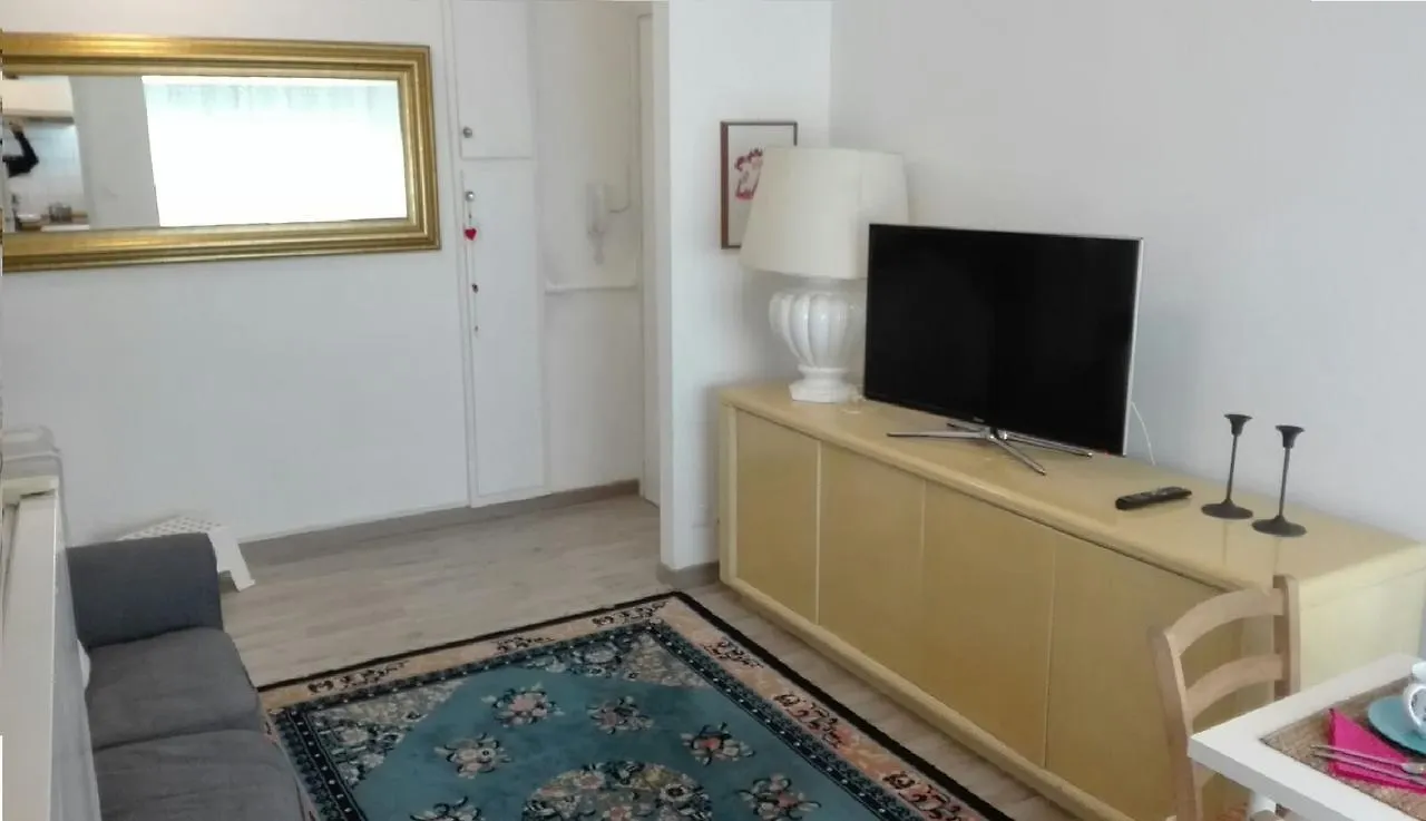 Nice Apartment In Milano, Close To Undergrond M3