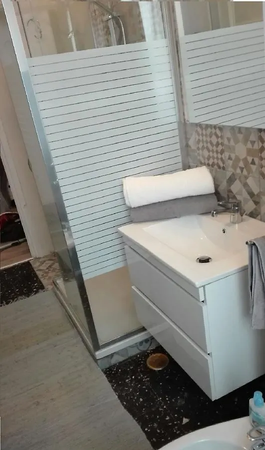 Nice Apartment In Milano, Close To Undergrond M3 0*, Milan Italy